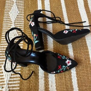 Floral Embroidered Heels 8 flowers Spanish style